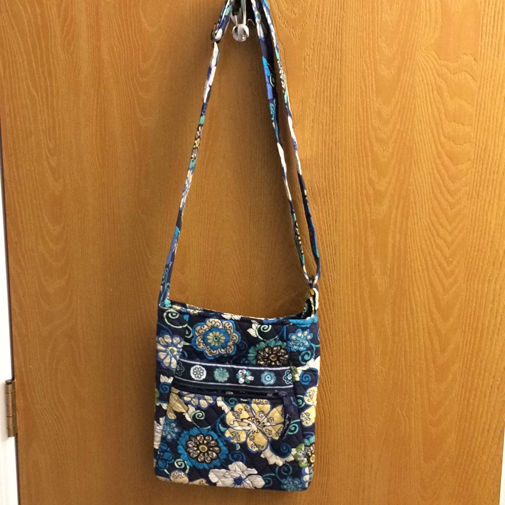 Vera Bradley cross body bag. Brand new.